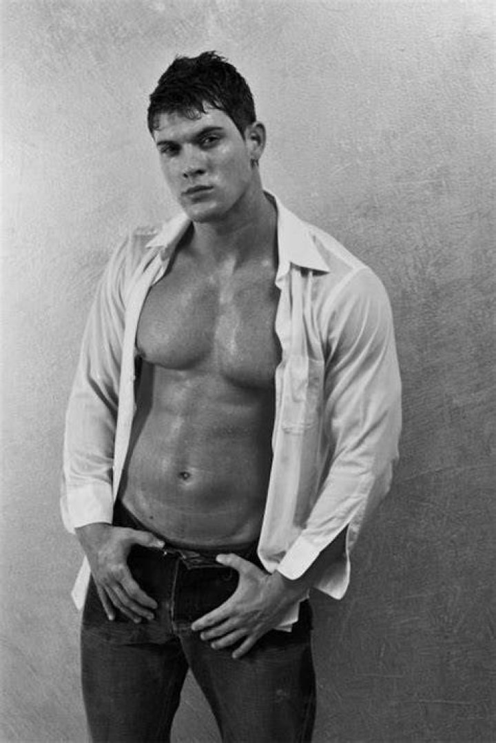 Leighton Stultz Bio (Wiki) 