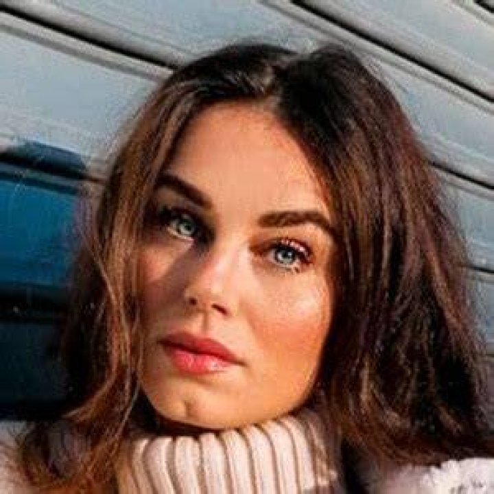 lilas_val - Age, Family, Bio