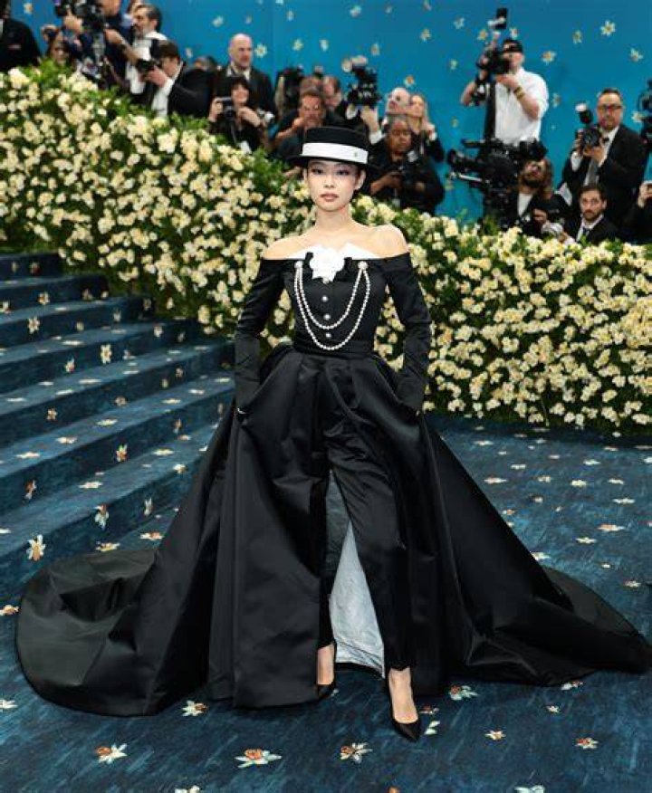 Lily James wore Tamara Ralph at the Met Gala: would be OK without the bangs?