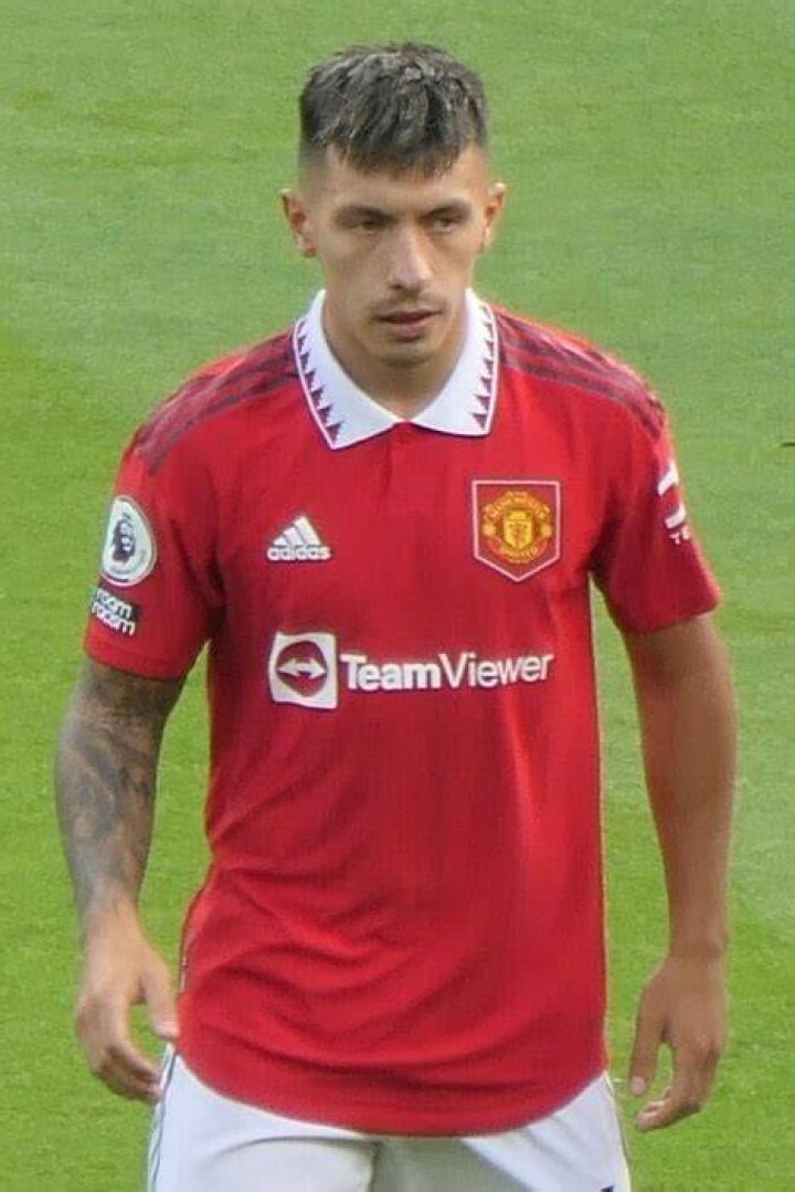Lisandro Martinez Height, Weight, Net Worth, Age, Birthday, Wikipedia, Who, Nationality, Biography