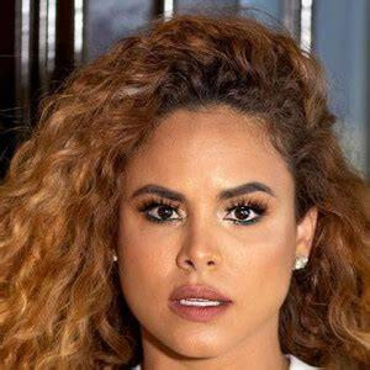 Liza Hernández - Age, Family, Bio