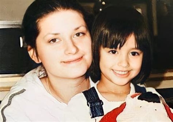 Liza Soberano Parents: Jacqulyn Elizabeth Hanley And John Castillo Soberano