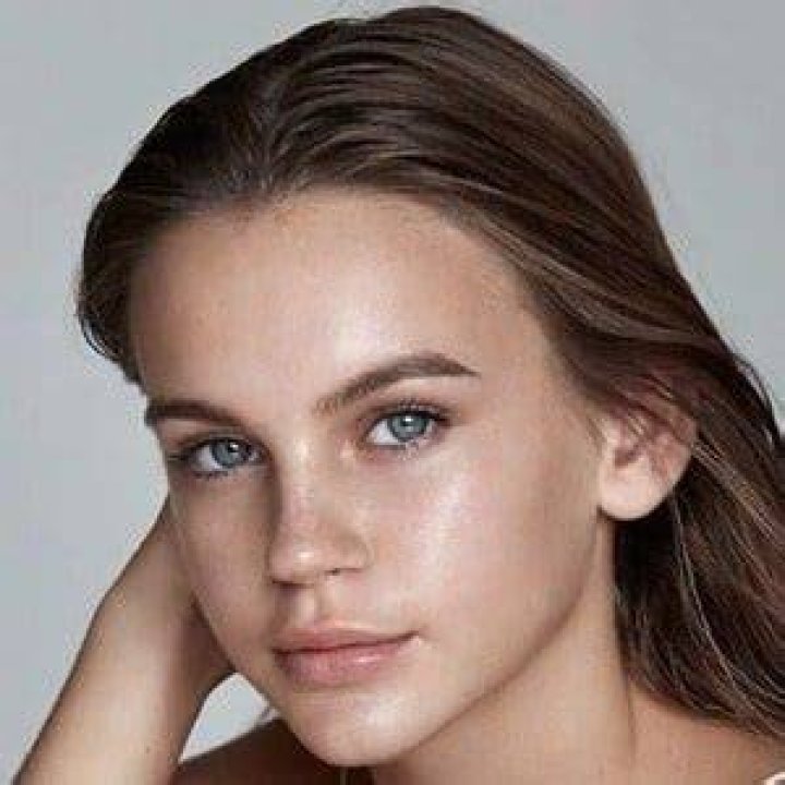Loresa Hamitaj - Age, Family, Bio