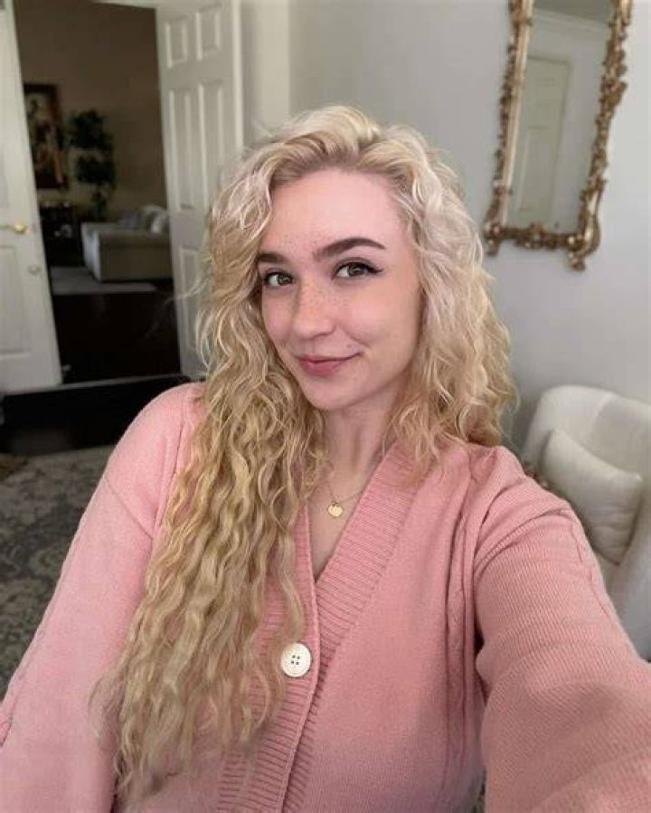 Lovely ASMR S - Age, Family, Bio