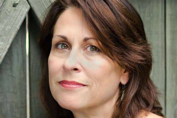 Lucinda Dickey - Age, Family, Bio