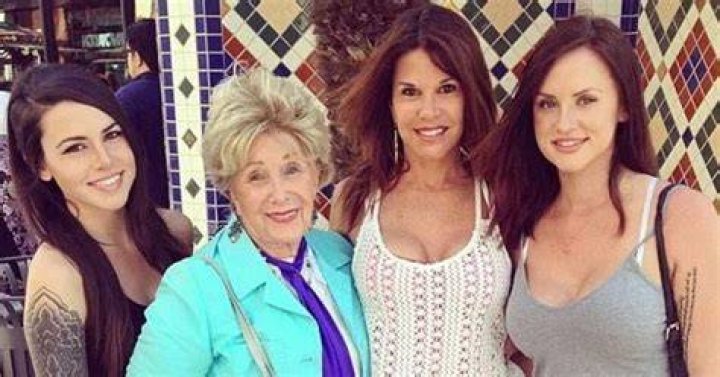 Lynne Curtin - Age, Family, Bio