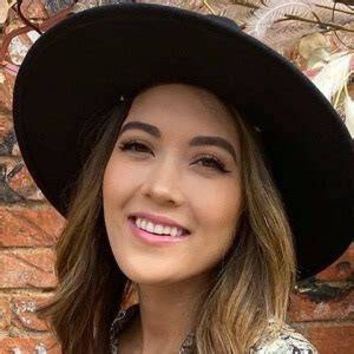 Mai Zimmy - Age, Family, Bio
