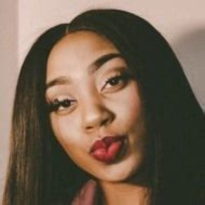 Makalah Whisenton - Age, Family, Bio