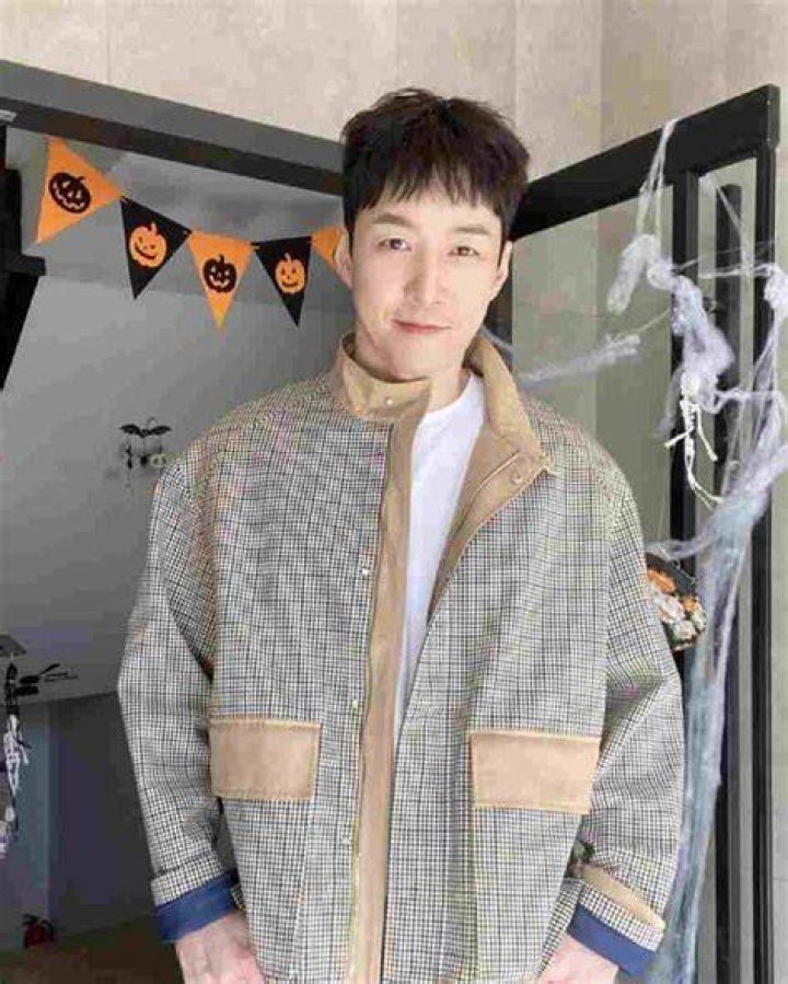 
Mana Shim Height, Weight, Net Worth, Age, Birthday, Wikipedia, Who, Nationality, Biography 