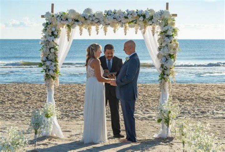 	Matt Damon is renting out an entire five star resort for his vow renewal ceremony	