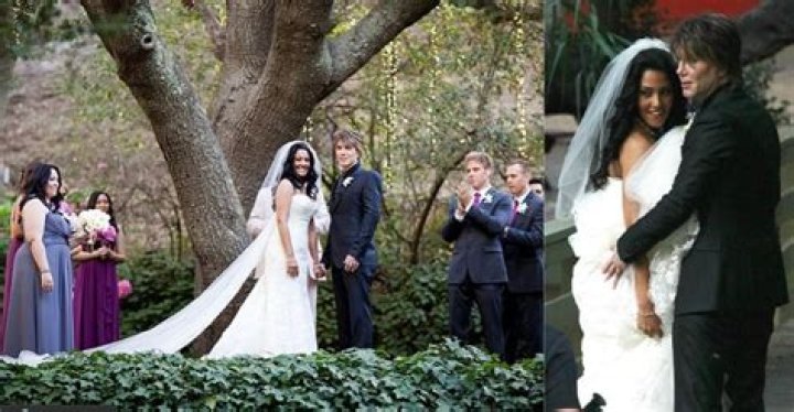 Melina Gallo, the proud wife and mother! Know about this gorgeous spouse of Johnny Rzeznik!