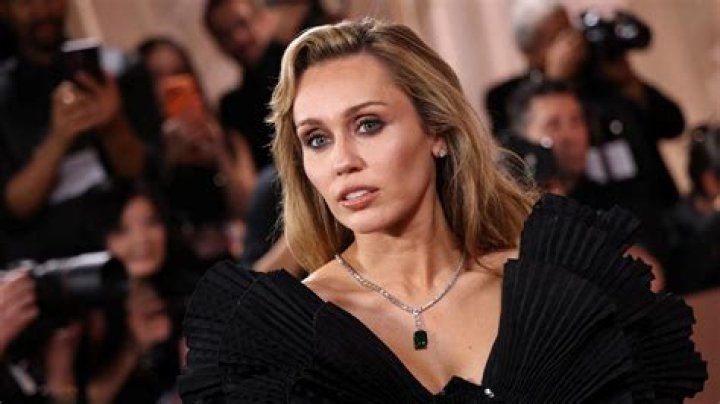 Miley Cyrus Spotted Using Teleprompters During Concerts