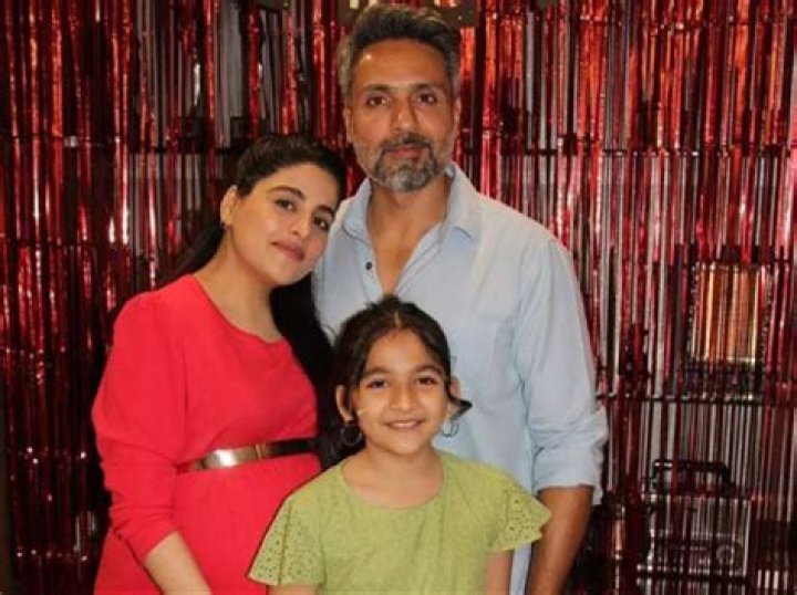 Mohammed Iqbal Khan - Age, Family, Bio
