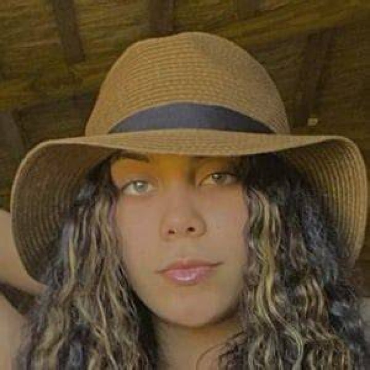 Nallely Santos - Age, Family, Bio