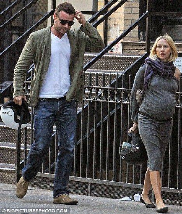 Naomi Watts is definitely pregnant; fashion roundup (update: pictures)