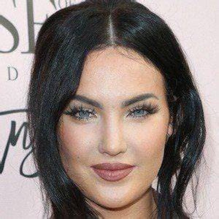 Natalie Halcro - Age, Family, Bio