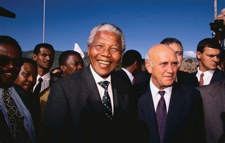 Nelson Mandela Height - CelebsHeight.org
