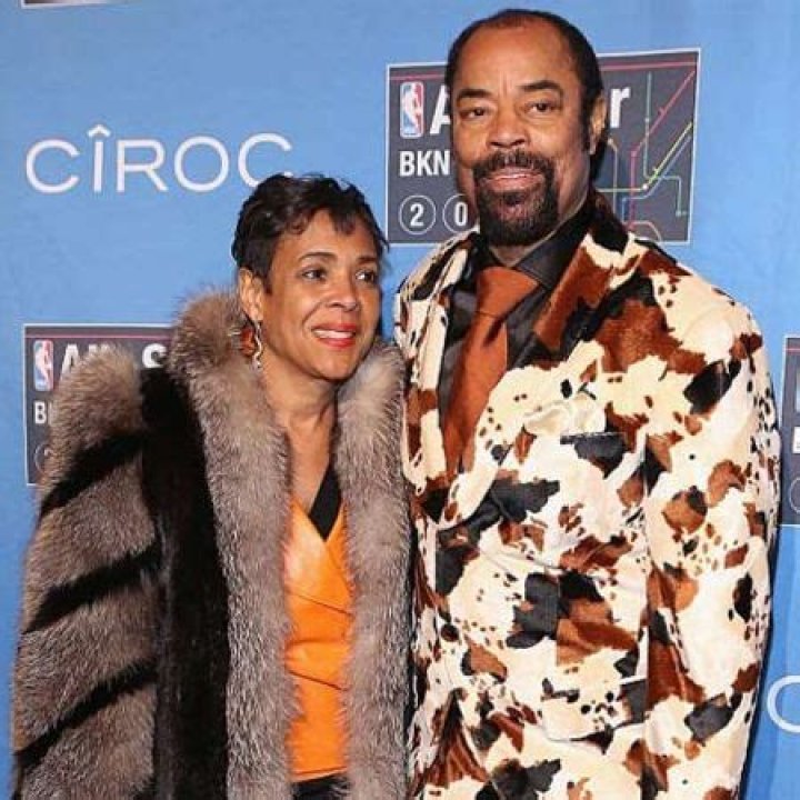 New York Knicks Leagend Point Guard Walt Fraizer's Married LIfe. Know Also About His Net Worth, Family, Career, Stats, Age, Salary, and so on.