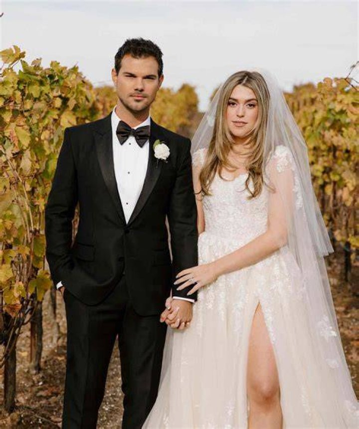 Newlyweds Taylor Lautner and Taylor Dome Fly Away to Mexico for Their Honeymoon after a Traditional American Wedding!