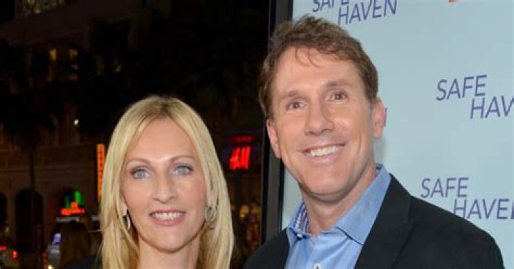 Nicholas Sparks & his wife separate after 25 years of marriage