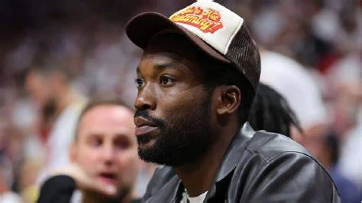 
“No one should have to spend the holidays in jail”: Meek Mill bails out 20 Philadelphia women for Christmas 
