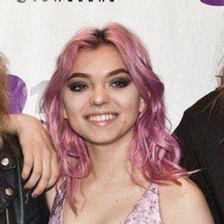 Rena Lovelis - Age, Family, Bio