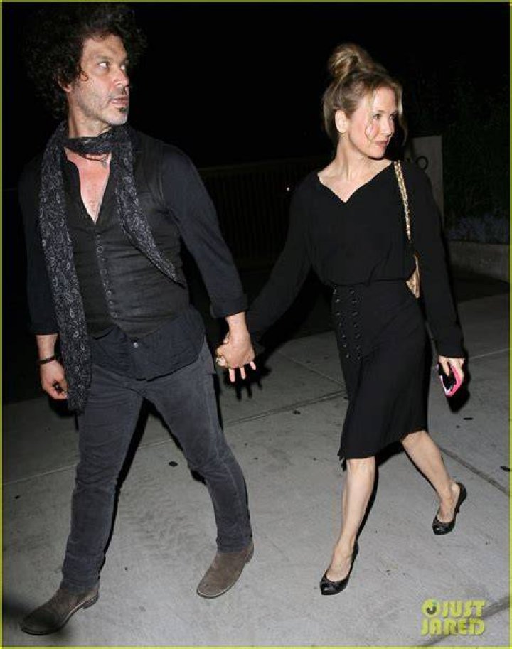 Renee Zellweger & Doyle Bramhall II are still going strong after 3 years together