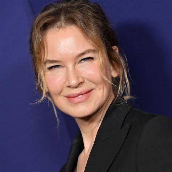Renee Zellweger ‘is having a hard time accepting she’s not the hot young thing’