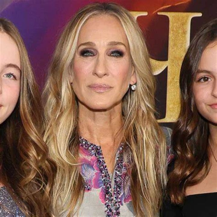 Ricki Lake Looking Like Sarah Jessica Parker; let cameras film her childbirth
