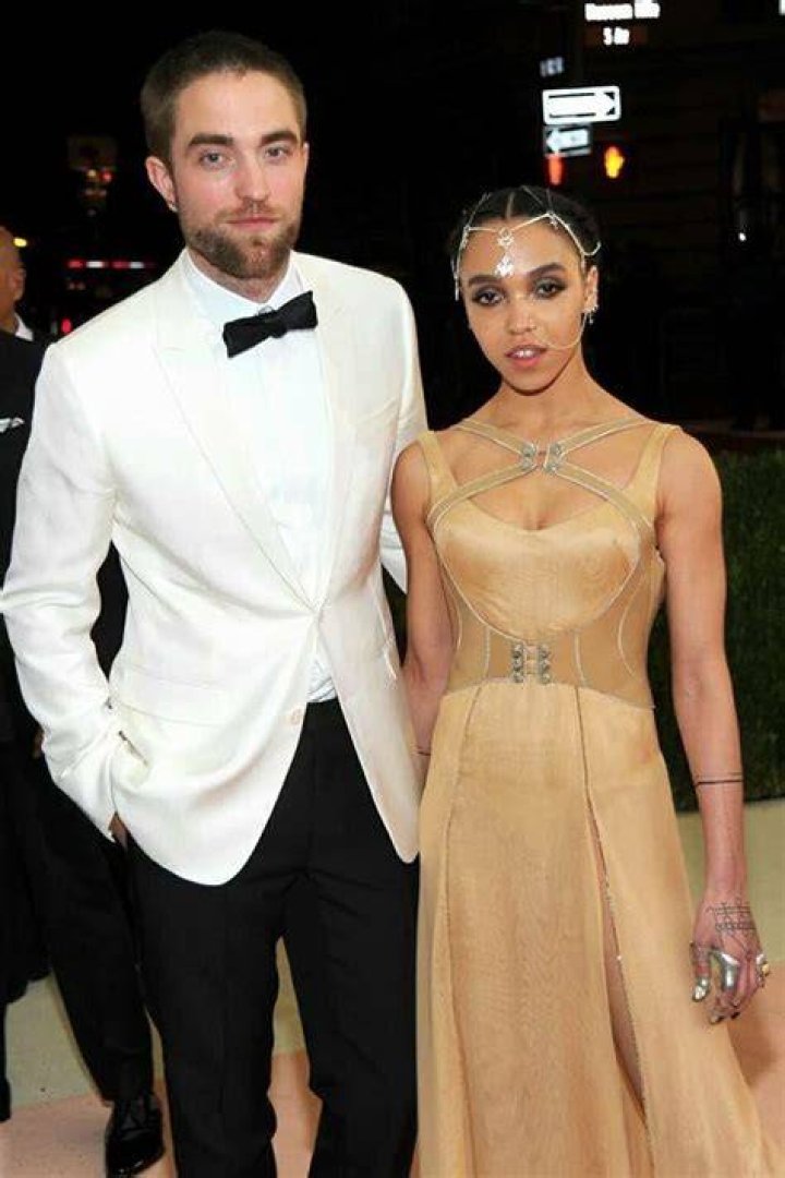 Robert Pattinson & a Versace-clad FKA Twigs at the Met Gala: lovely?