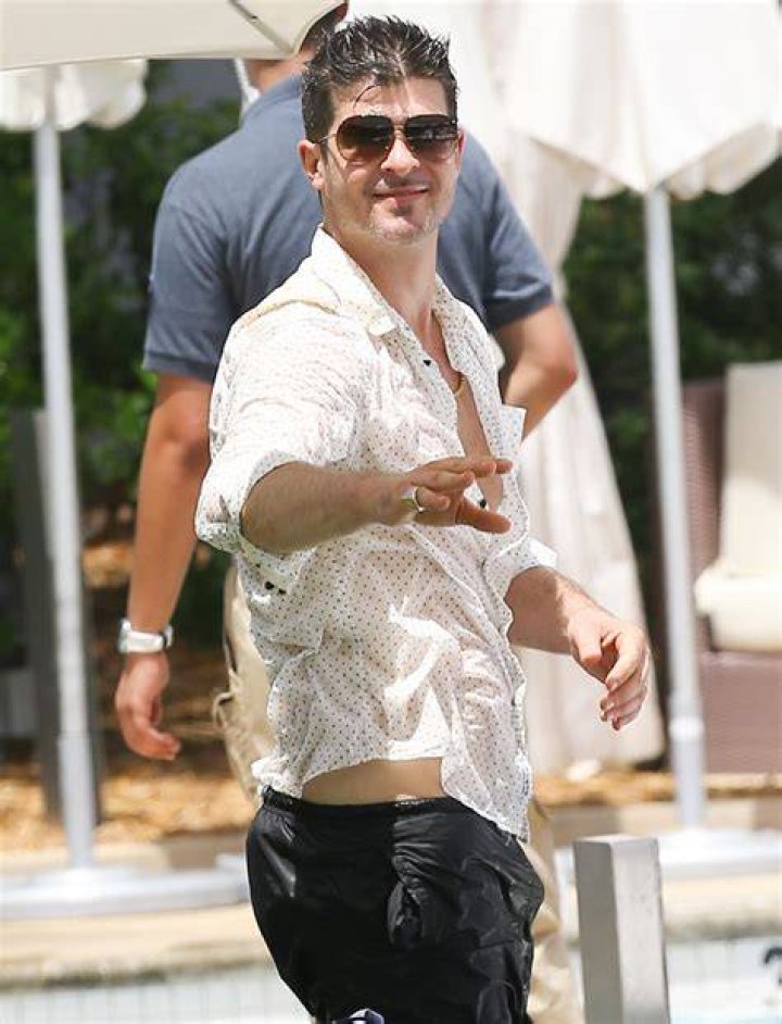 Robin Thicke’s gross pick-up line: ‘I just love the fact that you’re so young’