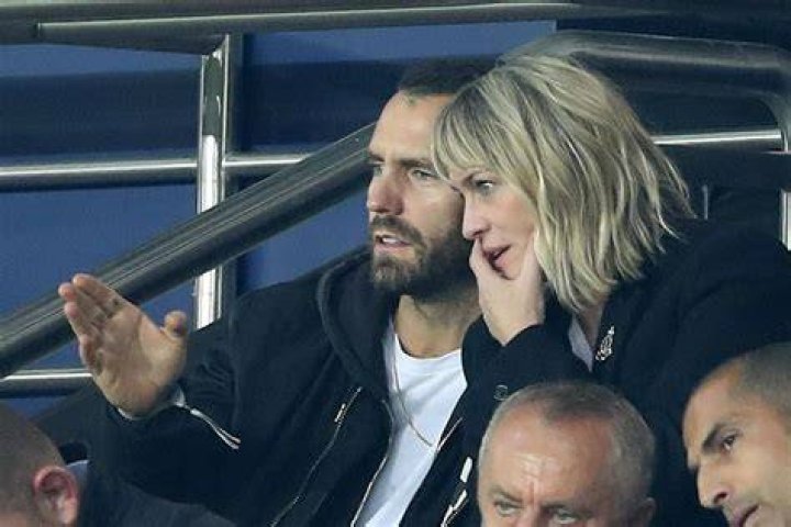 	Robin Wright filed for divorce from her French husband Clement Giraudet	