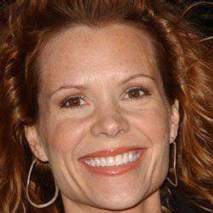 Robyn Holdaway - Age, Family, Bio