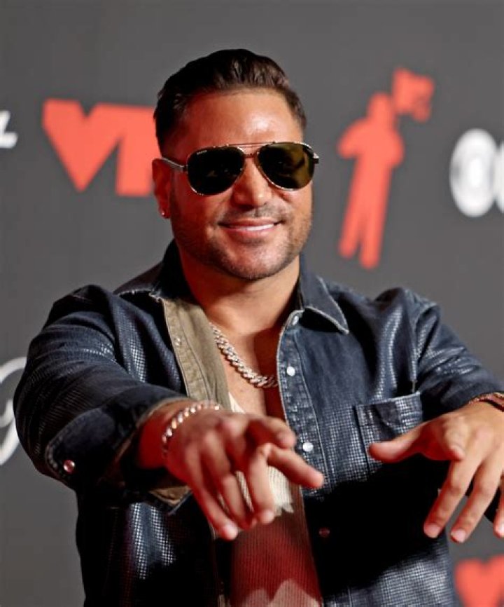 Ronnie Ortiz-Magro Makes Pregnancy Announcement