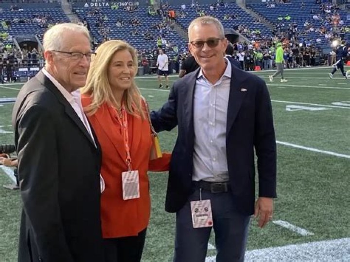 S. Robson Walton Net Worth - Wiki, Age, Weight and Height, Relationships, Family, and More