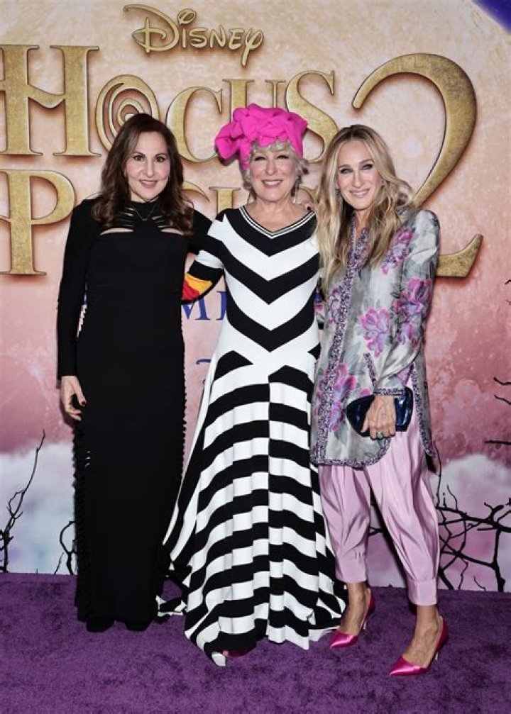Sarah Jessica Parker’s Twins make Rare Red Carpet Appearance for Hocus Pocus 2 Premiere!