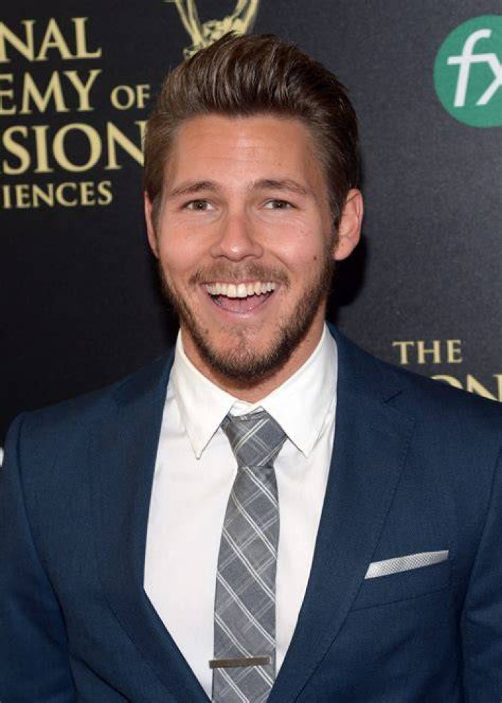Scott Clifton Net Worth - Wiki, Age, Weight and Height, Relationships, Family, and More