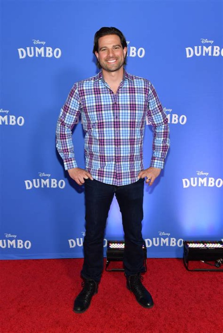 Scott McGillivray Height, Weight, Net Worth, Age, Birthday, Wikipedia, Who, Nationality, Biography