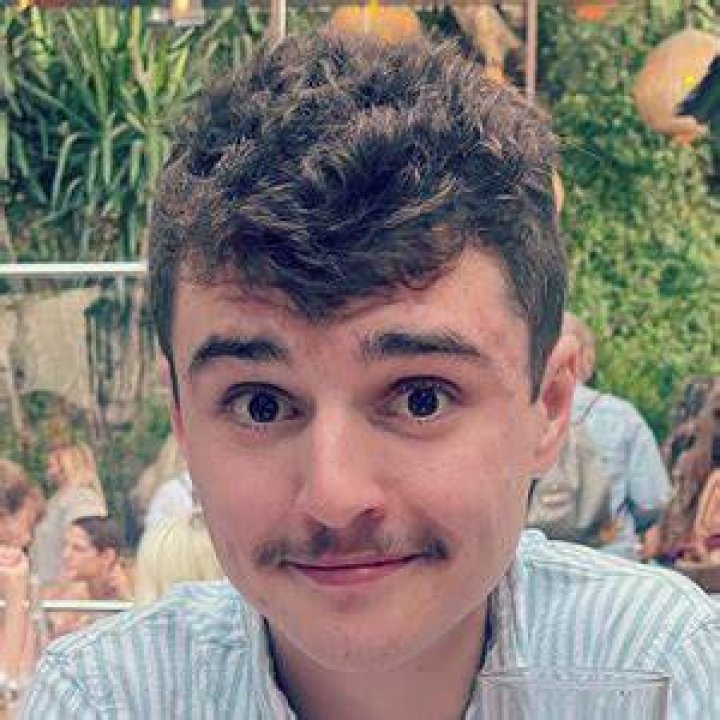 Seanie Dew - Age, Family, Bio
