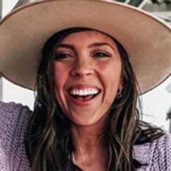 Shelby Vanhoy - Age, Family, Bio