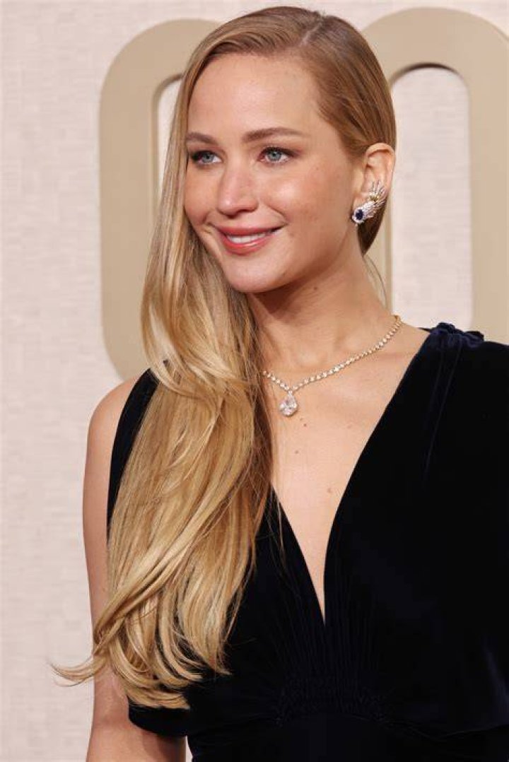 ‘Shine Bright Like a Diamond!’ Jennifer Lawrence Rocked a 11-Carat Diamond Necklace at the 2024 Golden Globes!