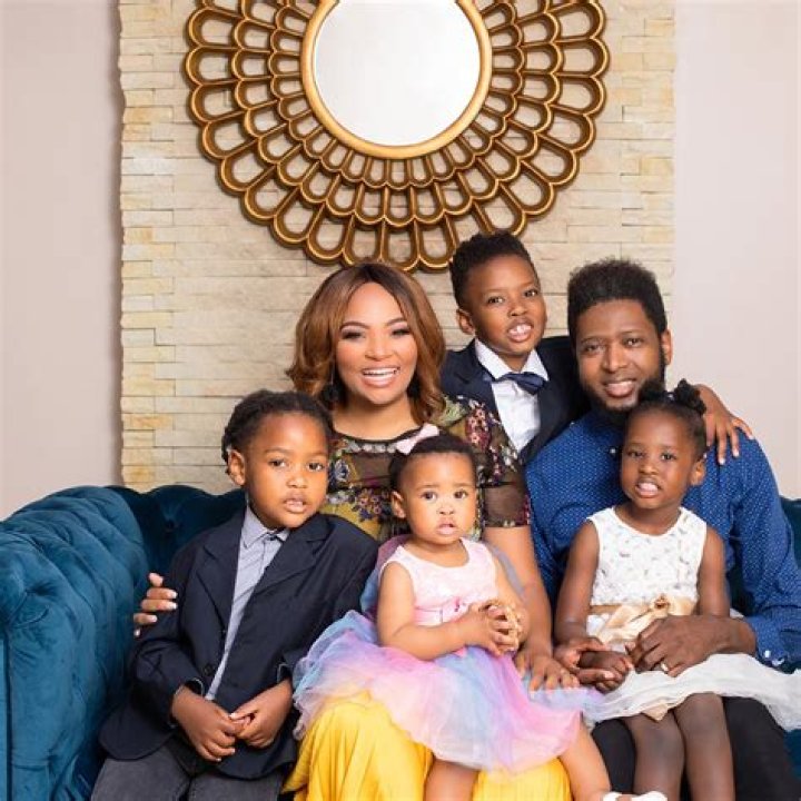 Siba Mtongana - Age, Family, Bio