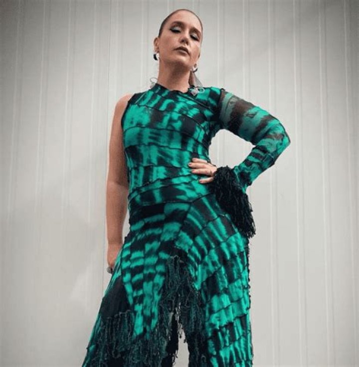 Singer-songwriter Jessie Ware is pregnant! She revealed the news on her Instagram!