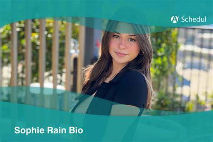 Sophie Gainsbybrains - Age, Family, Bio