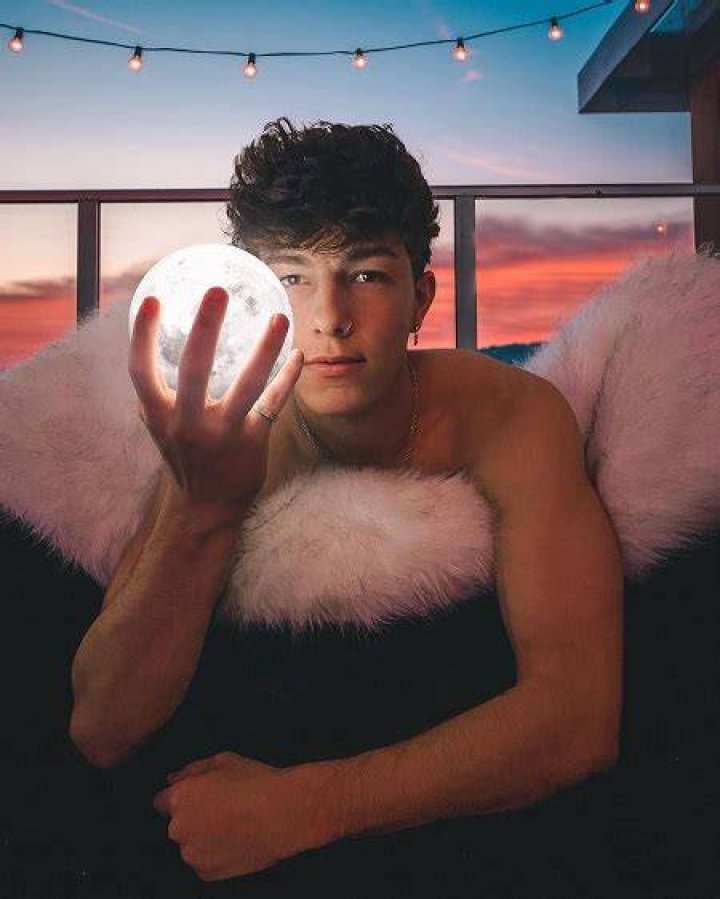 Tayler Holder Net Worth Reveal