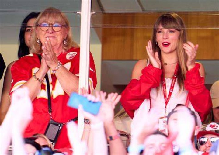 Taylor Swift & Travis Kelce had a huge fight on Christmas day, after the Chiefs lost?