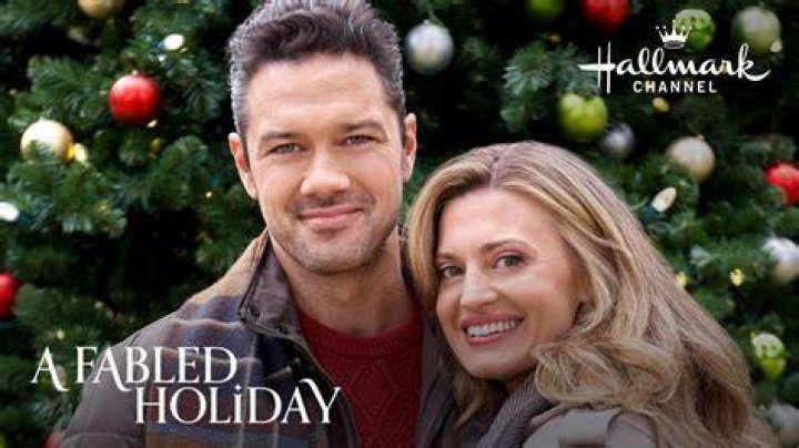 The Cast Of Hallmarks’s “A Fabled Holiday” Brings Christmas To Our Doorsteps