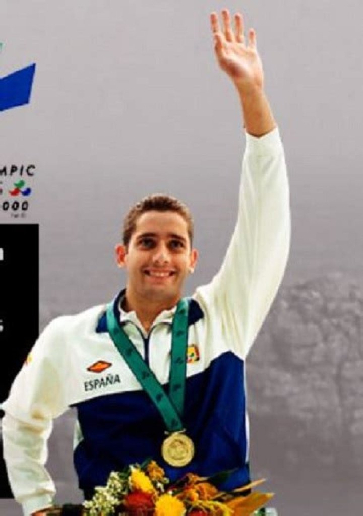 The Kamikaze Jewels (KMKZ) founder Pablo Cimadevila is the former S6 swimmer.