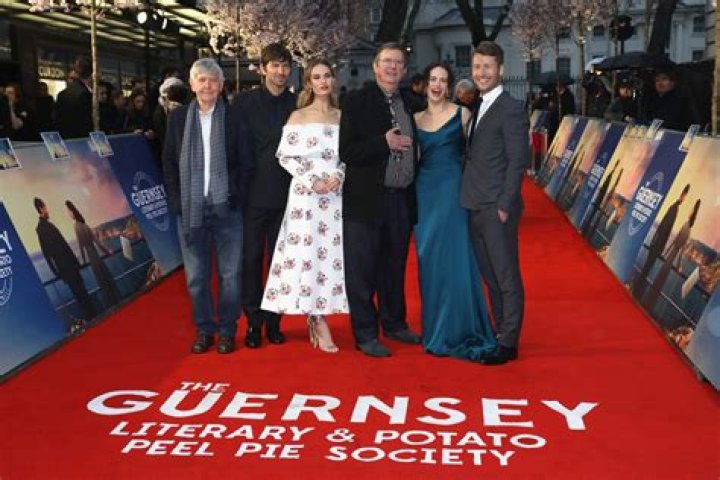 Tom Courtenay Net Worth - Wiki, Age, Weight and Height, Relationships, Family, and More