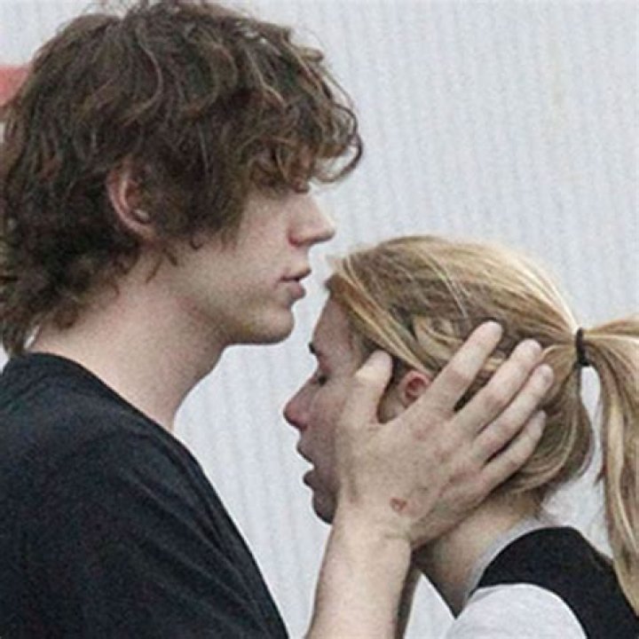 Us: Emma Roberts & Evan Peters have a ‘passionate, extreme’ relationship
